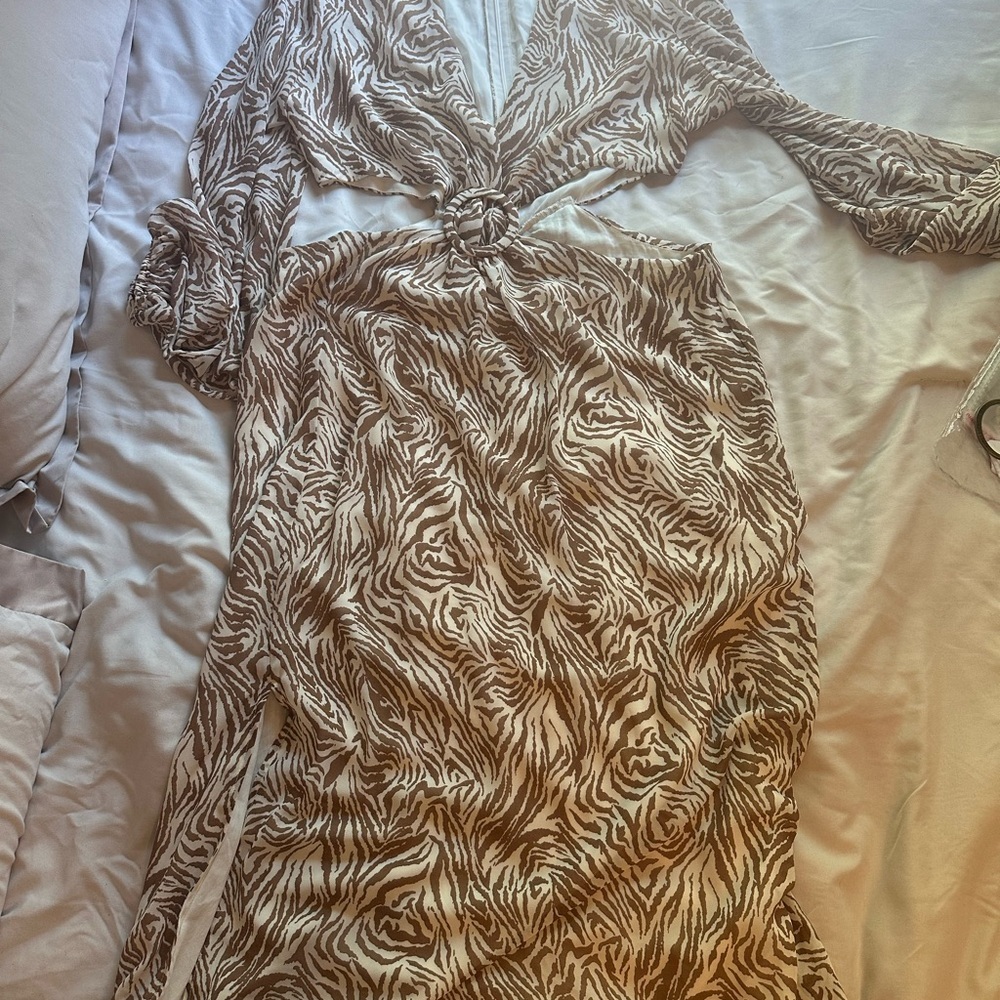 Lush‎ Brown Zebra Print Cutout maxi Dress Size Large - Picture 4 of 9